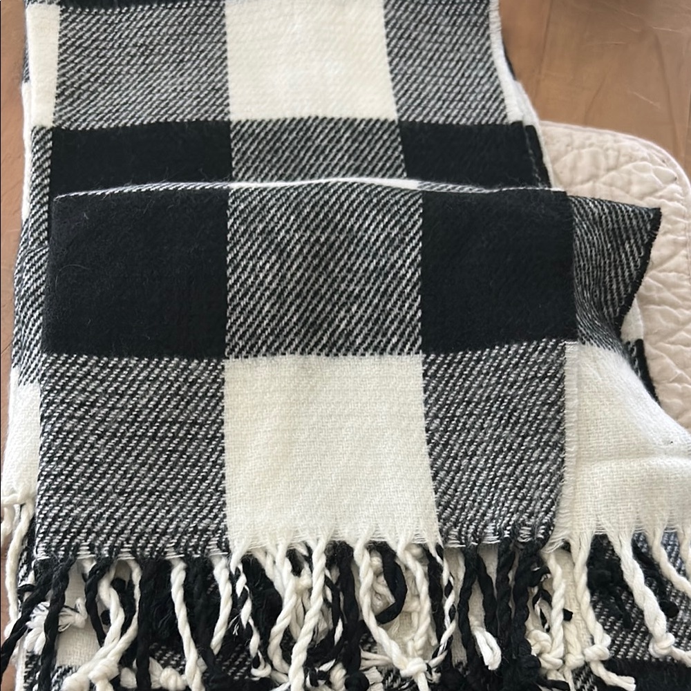 Abercrombie & Fitch Monochrome Striped Scarf- Black white check